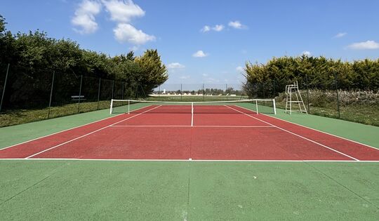 Terrain de tennis à Orainville