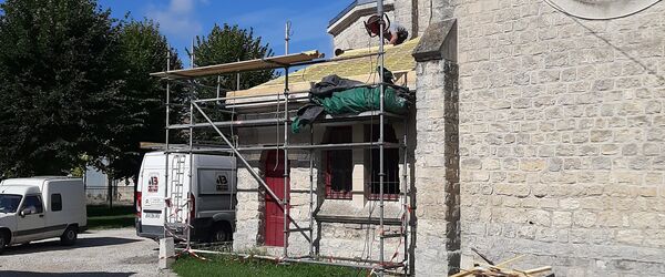 Travaux sur la toiture de la sacristie de l'église d'Orainville